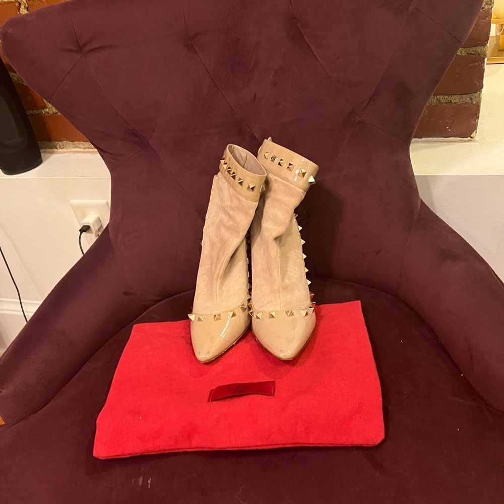 Authentic Valentino Garavani Rockstud Ankle Boot